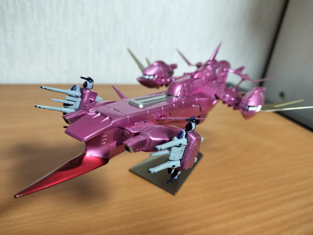 武装が弱いなと思い、フリーダムからナントカ砲と、艦首に衝角を。（ミレニアム出てほしいです）