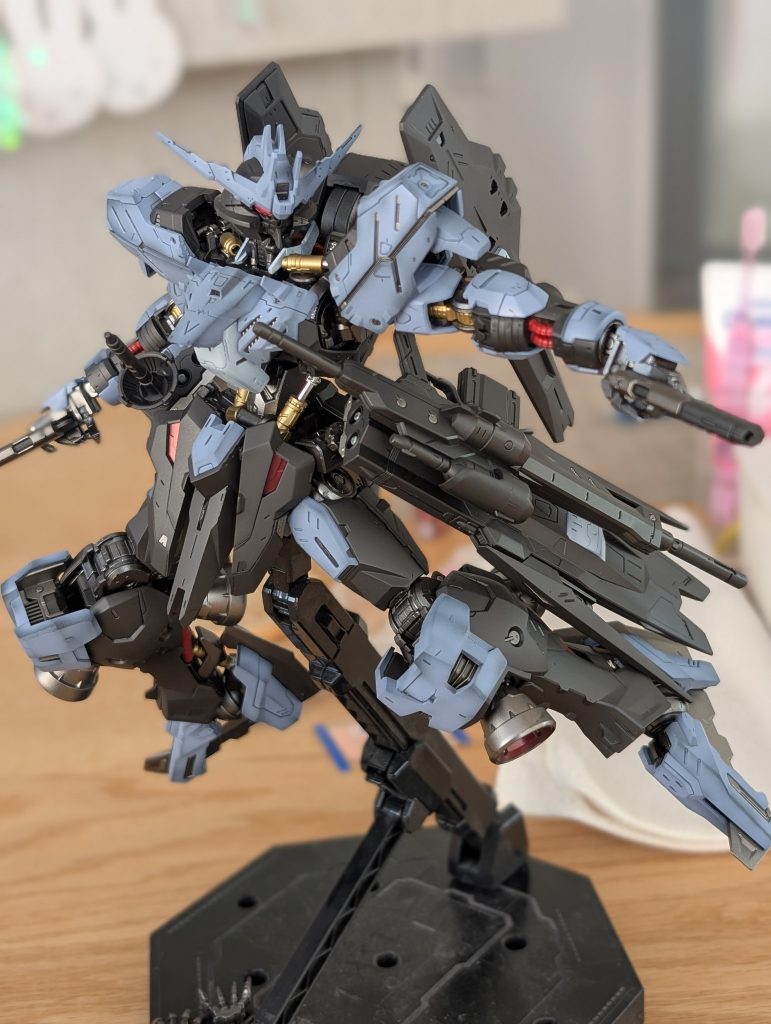 ちょっと動かすだけで、なんかカッコイイ、ズルいキットです笑