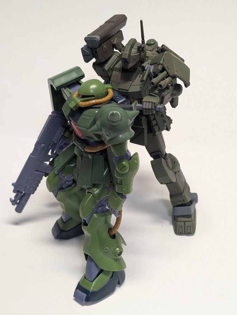 あと、ジム・スパルタンの頭部がなんか優しく見えました。角度によっては変わりますけど😅ザクが少し可哀想、、、いつもは少し動かすのが怖い(塗膜とか剥がれたら、、、)と思ってましたが今回は結構動かして楽しめました。少し塗らさってない部分もありましたし、反省点もあるので温かいコメントとアドバイスでよろしくお願いします!