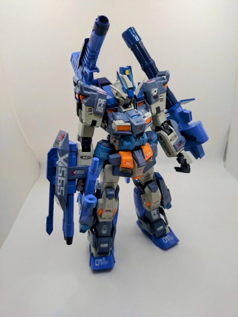 今回は、ライトニングバスターホワイトと、デュエルブリッツブルーグレーをメインに塗装してみました。