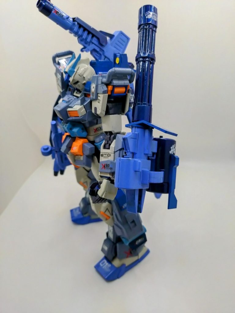 ブルー系をメインに、明るめなカラーリングを構想して、オリジナルのストームブリンガーに。