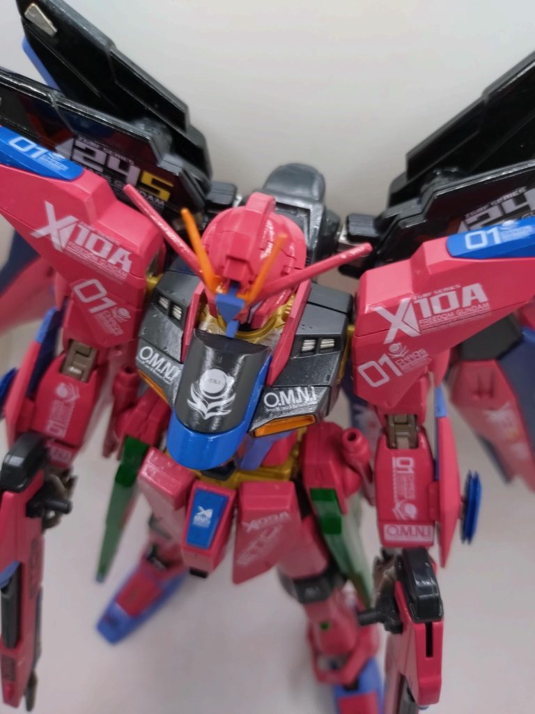 デカールもふんだんに使い、仕上げはトップコートの光沢で。つや消しよりも光沢の方が好きで、ツヤツヤ感が良い感じに仕上がるかなと。