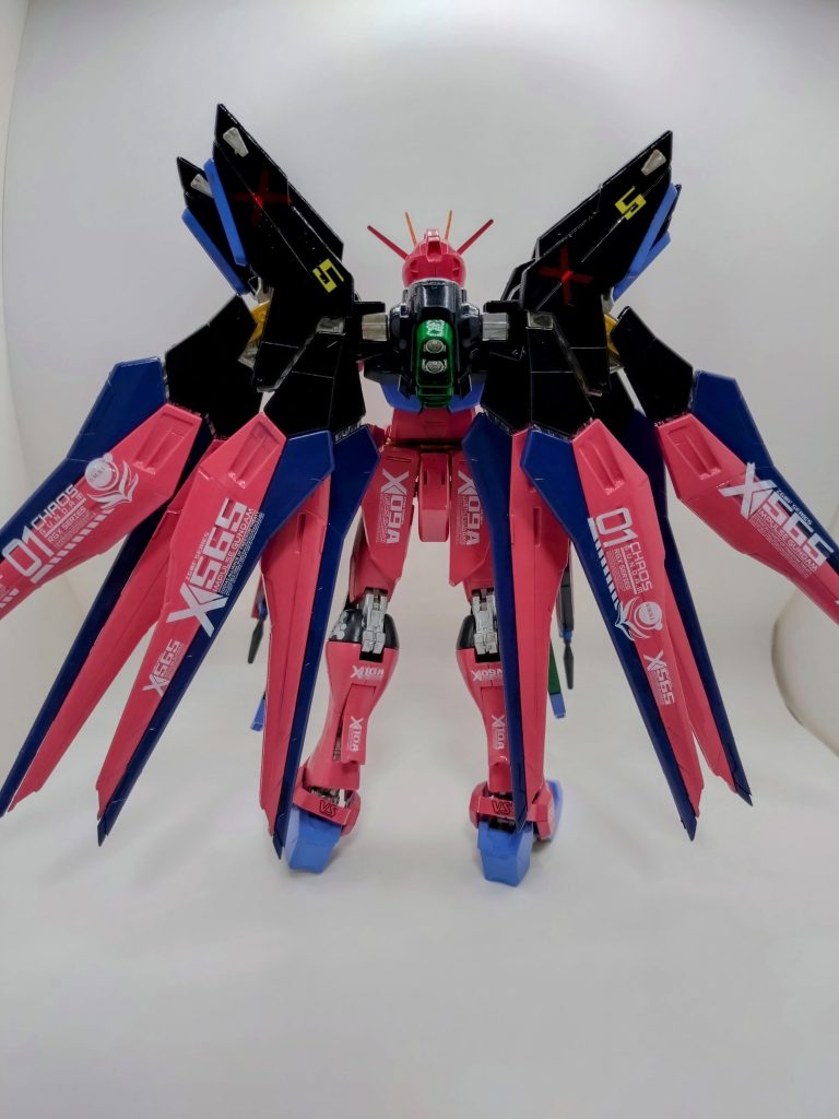 ウイングユニットは、内部等はシャインシルバー、外側はピンクとティターンズカラー1と、ティターンズカラー2を使ってますが、バランスが良い感じになったかなと、勝手に解釈。