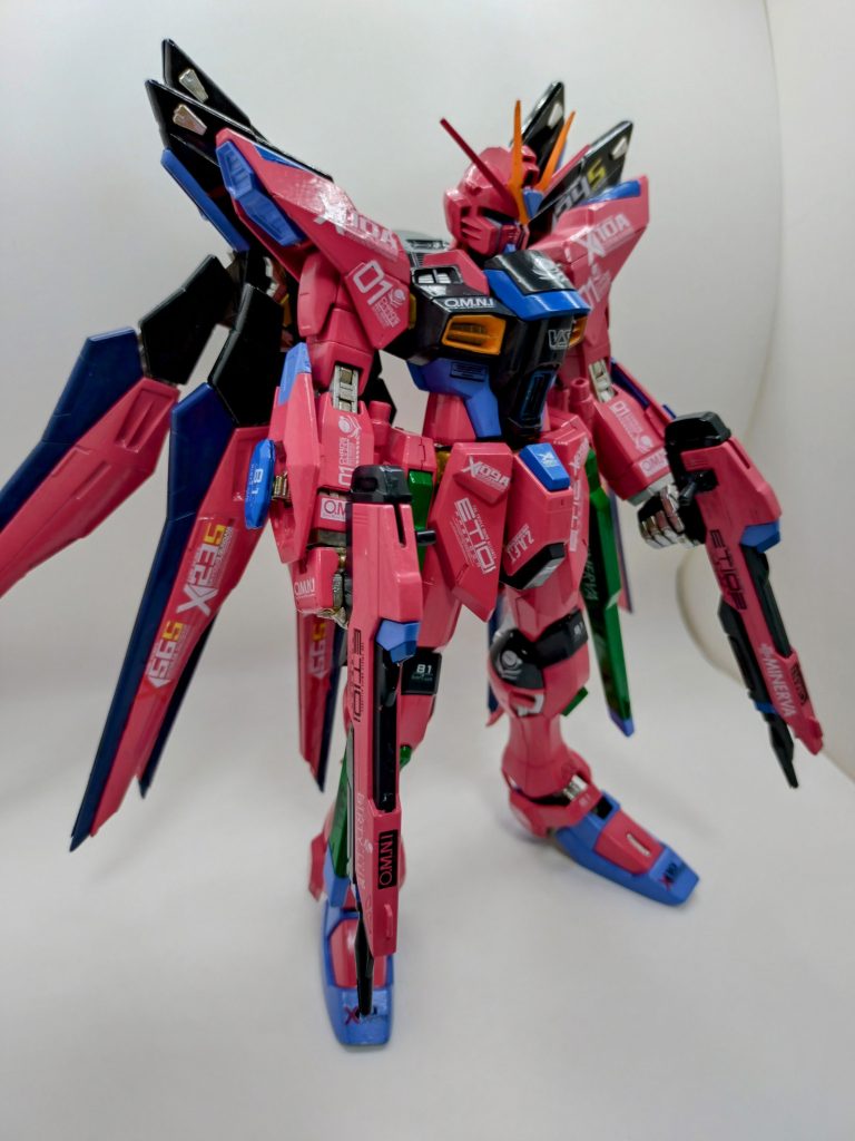 もしも、ルナマリアがストライクフリーダムに搭乗するとなったら、このピンクで塗装して、専用機にしただろ〜って。