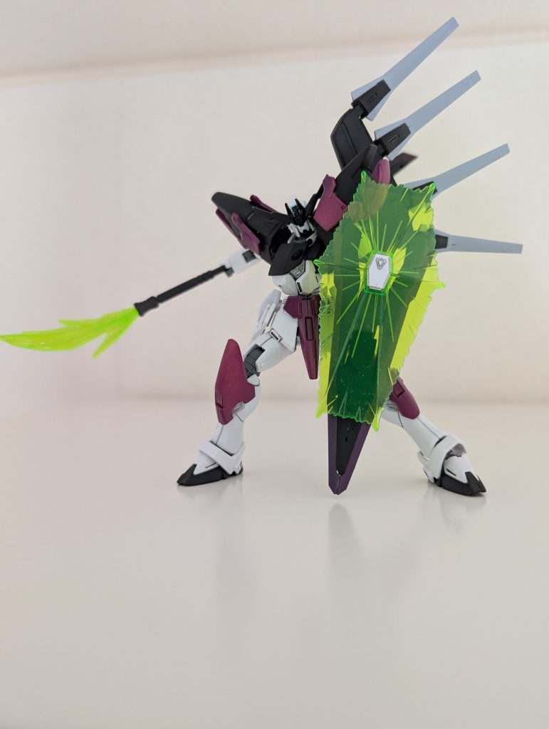 斧は反対側にビームの刃もつけれます。ビームシールドもF91のままついてます。