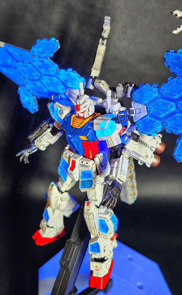 ハイグレードなのにディテールがたくさん入っていて　まるでリアルグレードの出来栄えてす‼️　グラスフェザーには発動状態を演出する為、蛍光クリヤーを塗布してBLACKライトで演出!☺