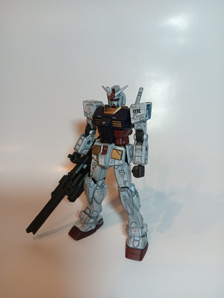 黒下地で塗装したあと、薄めた黒の塗料で汚しを入れています。