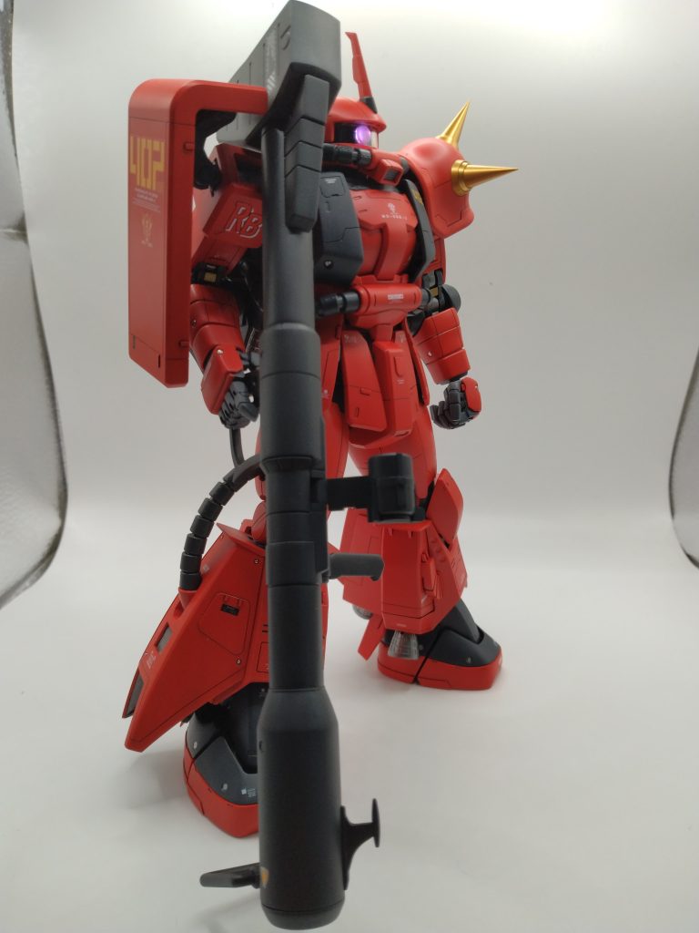 所どころにプラ板、デカール、メタルボール等でディテールアップ。モノアイはビームサーベルを切り出して、基部はプラパイプで製作。チップLEDを仕込んでぼんやり光るを意識しました。