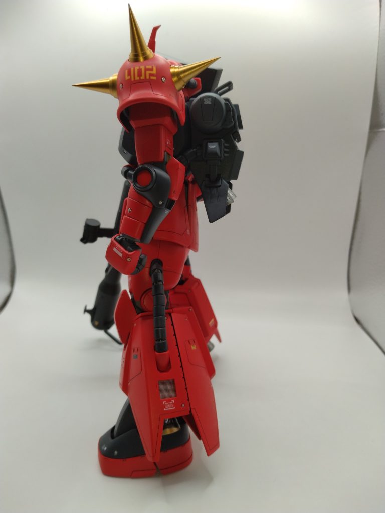 スラスターはくり抜いてメタルメッシュを貼りましたが、目が細かすぎて中がチラ見えしない(笑)