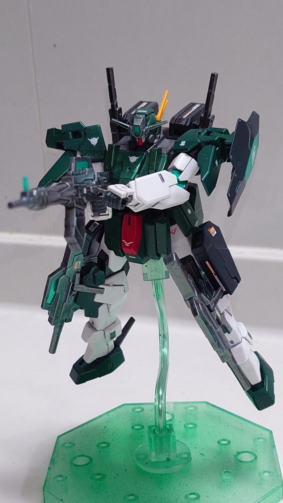 (GNアサルトカービンで狙撃モード)なかなか狙撃ポーズ上手く撮れなかったんですけど、これはなかなかいい感じに撮れたと思います(gandam-hand1)最後まで見て頂いてありがとうございます!
