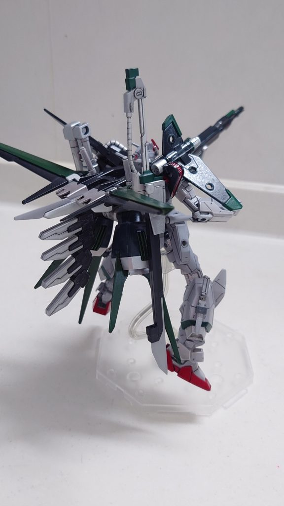 後ろ姿さすがにもりもりで重たいです(gundam-kao5)