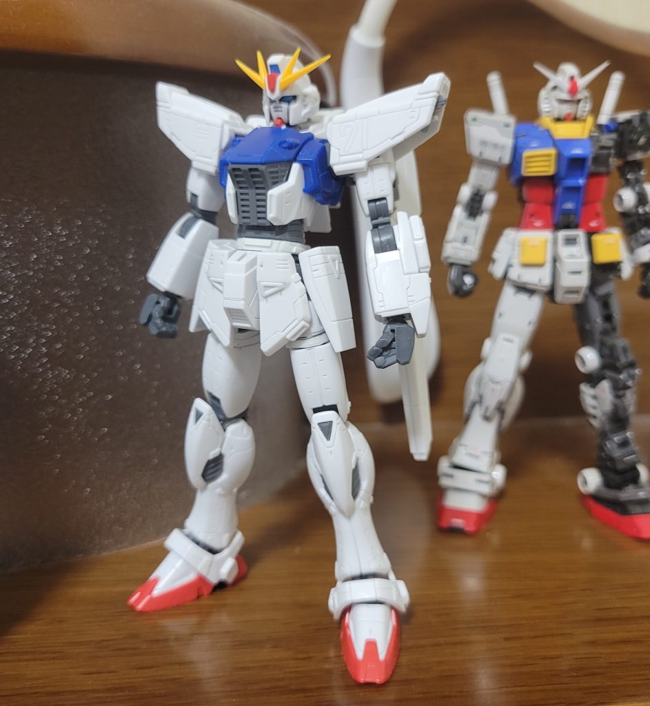 製作途中。今回は特に好きな機体ということもあって、いろいろと楽しみながら造れました。通常顔重視で製作してたので、最大稼働顔には出来なくなりました。残念ですが、まっいっか。