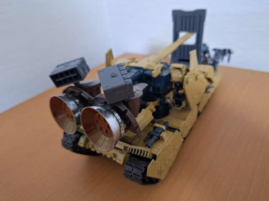 ミサイルor機雷を撒き散らしながら、大型バーニア爆速で敵拠点や移動要塞に突っ込みます😆