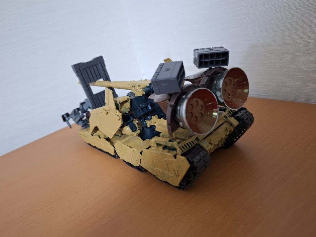 嫁に、元の色がよかったのにとか、大型バーニアをヨーグルトみたいとか、いろいろおちょくられております😠残党軍仕様は漢のロマンです😠偉い人にはそれがわからんのですよ😠お目汚し失礼しましたm(_ _)m