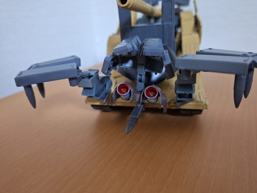 突っ込んだ後、バルカン乱射しながら主砲ぶっぱなし、フロントバーニアを逆噴射して脱出します😆