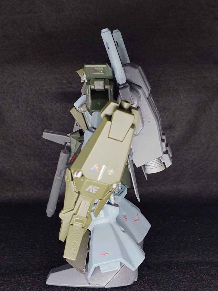 サイドShot①変形させない為に、腕やシールドの変更されていた