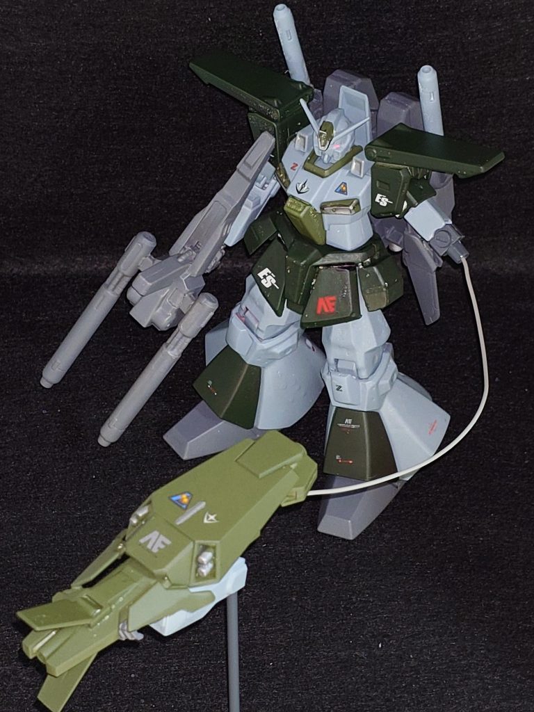 腕は両腕共にドーベンウルフ同様、有線にて遠距離攻撃可能。