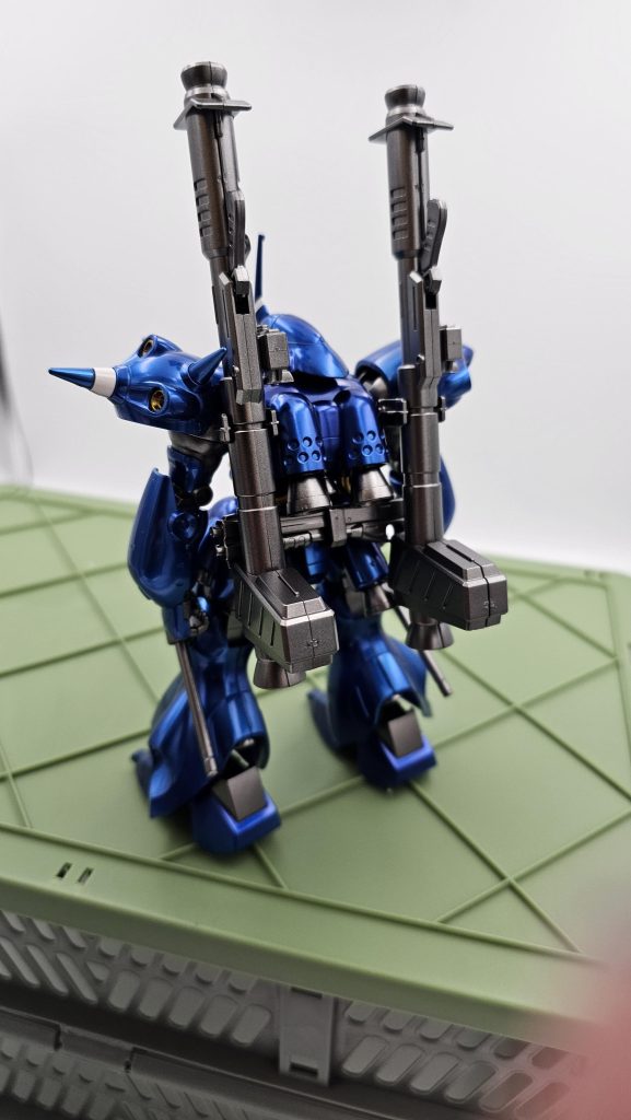 基本的にはアイアンとディープブルーの2色構成になります。