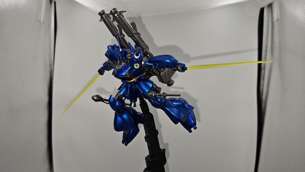 2刀サーベル。意外と肩のニードルがバズに干渉するんですよね。