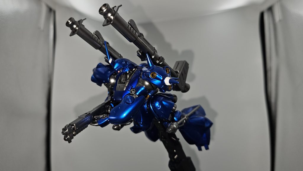 ショットガン構えながら高速移動。関係ないですがバトオペ2のケンプレベル4だけでいいのでショットガンの機動射撃スキル追加されないかなぁと···オーヴェロンのスラ撃ち腹ビーム許されるならいいのでは?と思ったり。