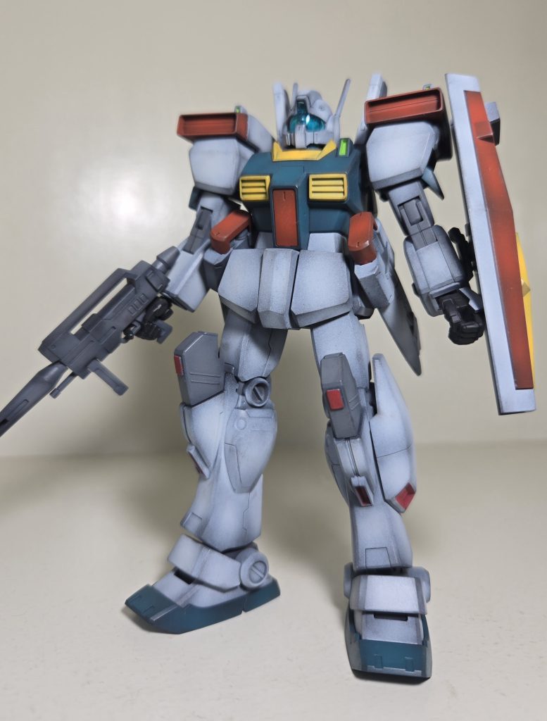 塗装はグラデーションもどき。黒サフ後に平面部/濃い目、エッジ部/うっすら吹き。グラデーションというより　意図的な吹きムラって感じで塗ってます。