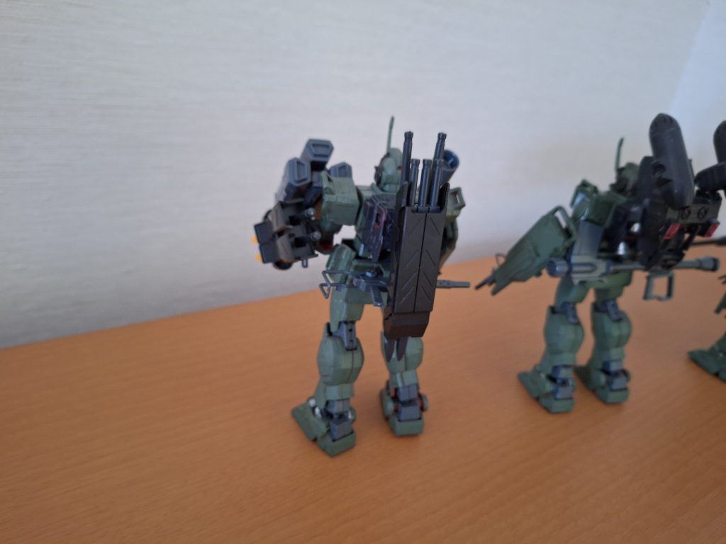 ネットガンとミサイルランチャーで最前線の敵を牽制後、アイアンバンカーとヒートスパイクで超近接戦闘する機体です。