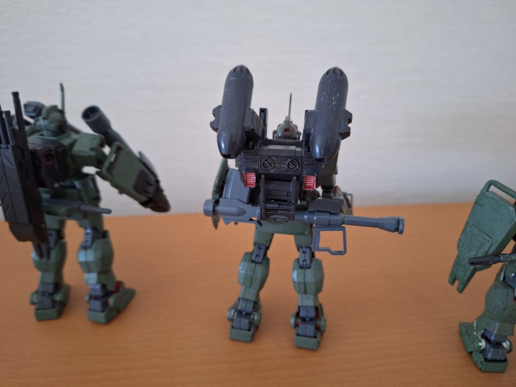 また、ガンキャノンのスプレーミサイルランチャーを装備しています。