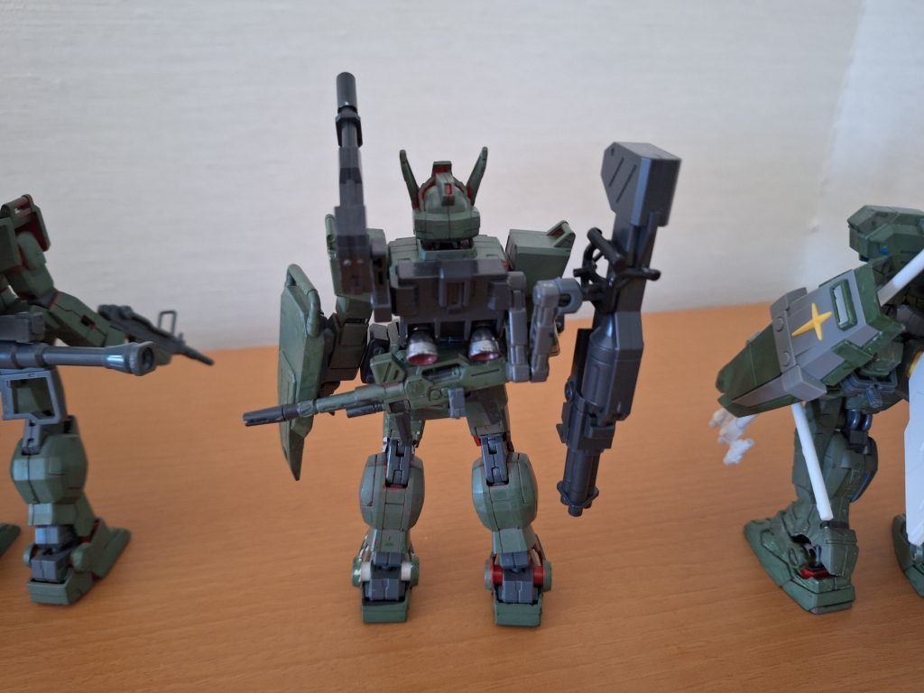 これで、『赤い三巨星チームセット』に付属する装備をすべて使用しています。