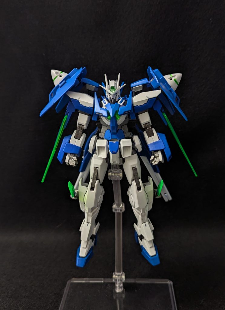 ダブルオーダイバー、アメイジングエクシア、AGEFXのミキシングガンプラになります今回はカラーリングに赤を入れずに寒色のみでキメてみました