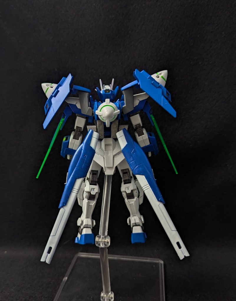 背面です武装はHGソード×2、HGキャノン×2、HGソードビット大2小2となります(ハイパーGNソードを略してHGソードと呼びます、もちろんガンプラのHGから来ています)