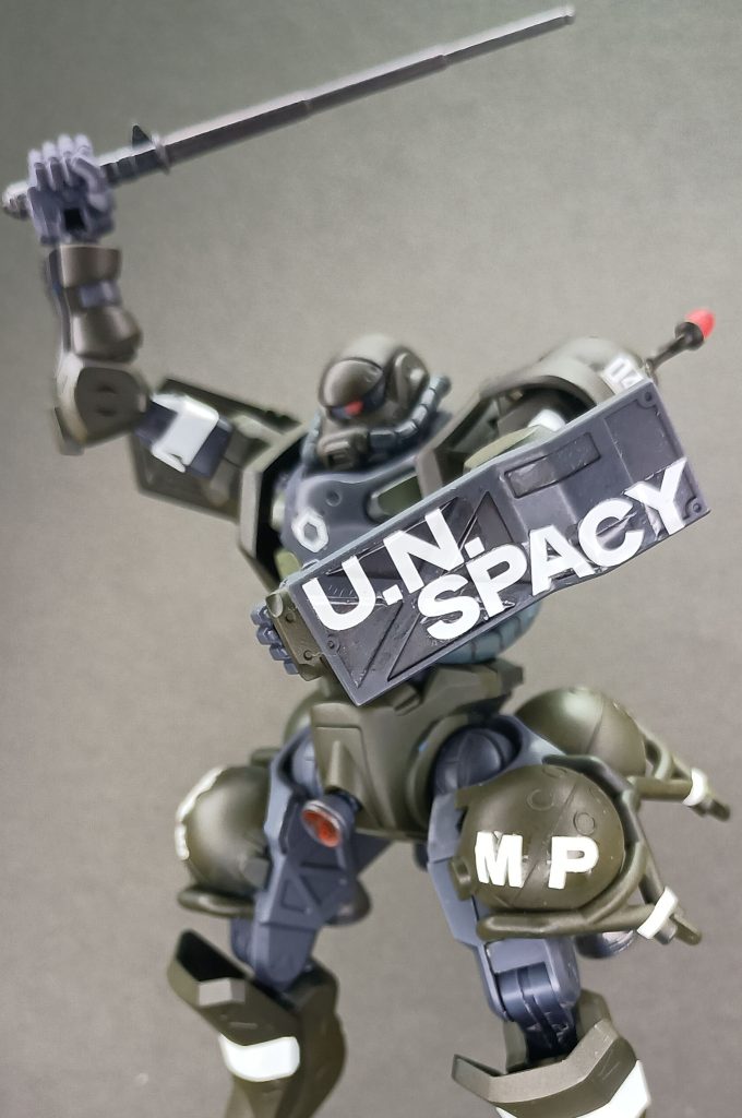 盾のU.N.SPACYは1／48マクロスの水転写デカールを使用しました。MPも同じです。