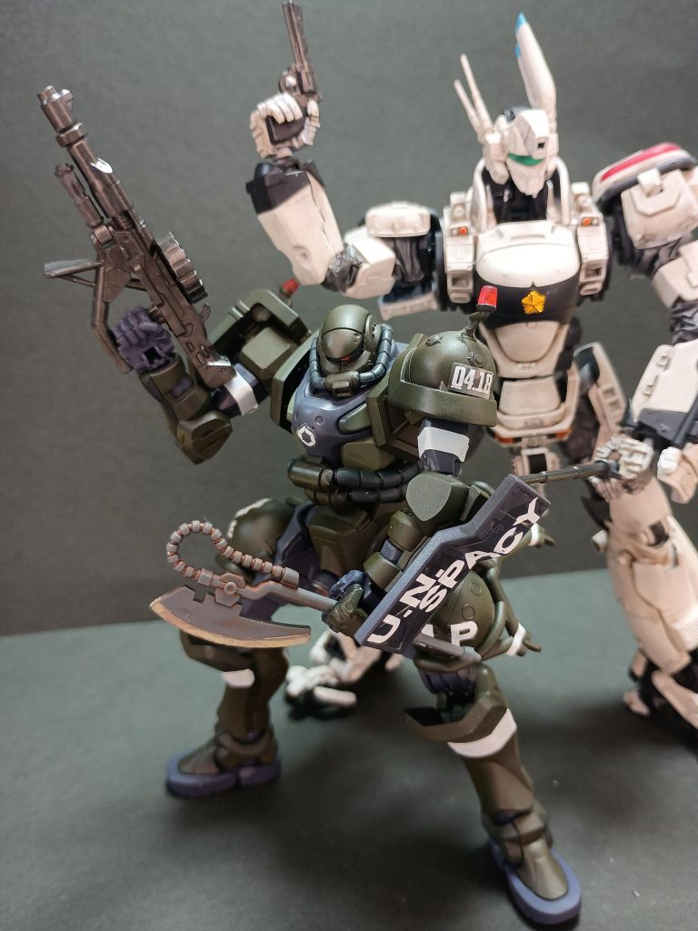 コロニー・地球軍の合同演習。サイズ感が……実際はザクの方が3倍くらい大きいです。見てくれてありがとうございます！