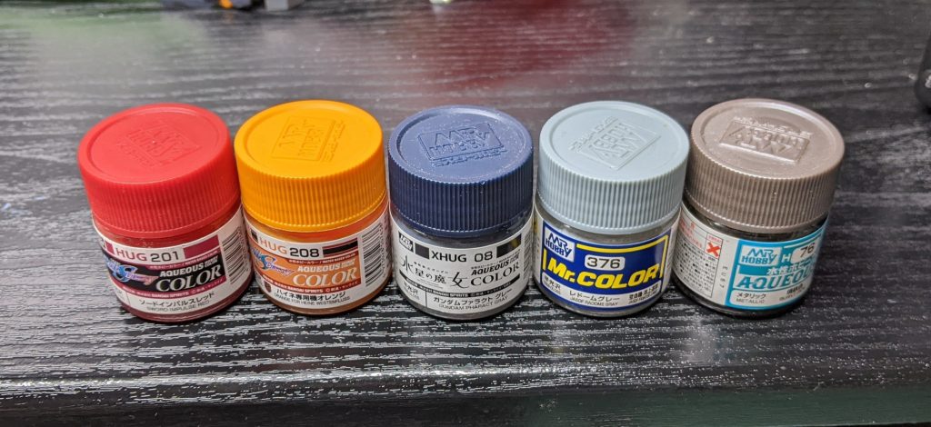 おもに使った塗料は水性ホビーカラー。ファラクトグレーがとてもいい感じでした。唯一のラッカー塗料でレドームグレーを使いましたが、もう少し濃いグレーでもよかったかも。