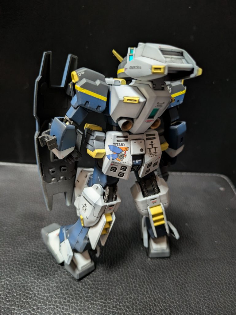 実はAOZシリーズ初挑戦です。ティターンズカラー結構カッコいいですね!