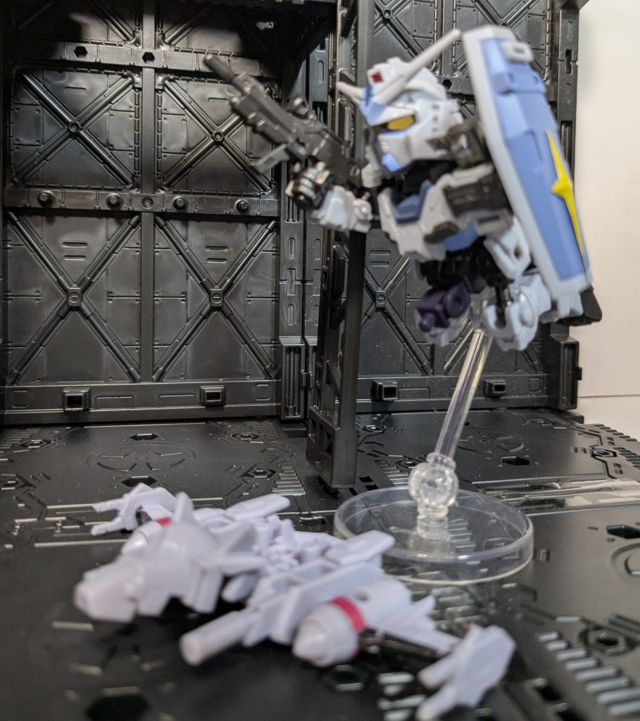 フロントアーマーを外し、ジョイントパーツでフォランテスと繋げます