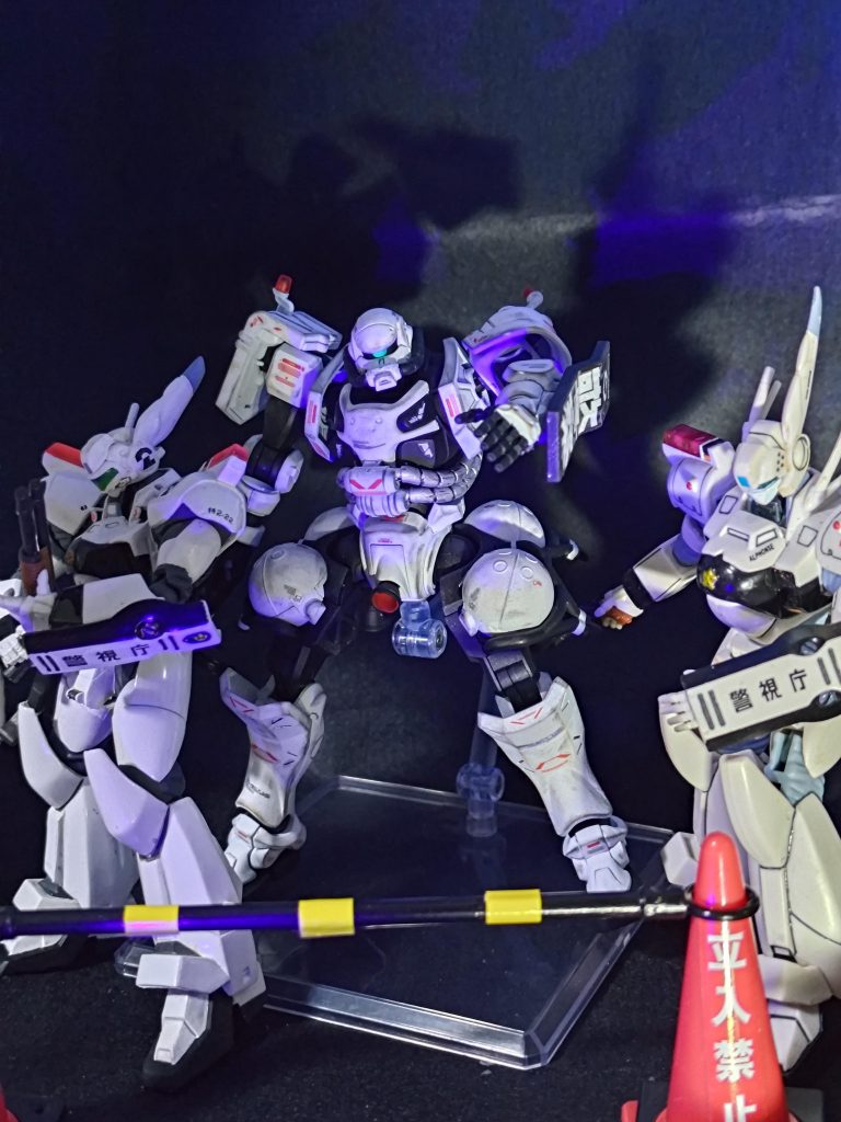 おまけ画像そして、この中に並べたかった🤩パトレイバー!同じ色なので案外違和感ないガンプラでありながら、圧倒的強そう🤣ご観覧ありがとうございました🙇