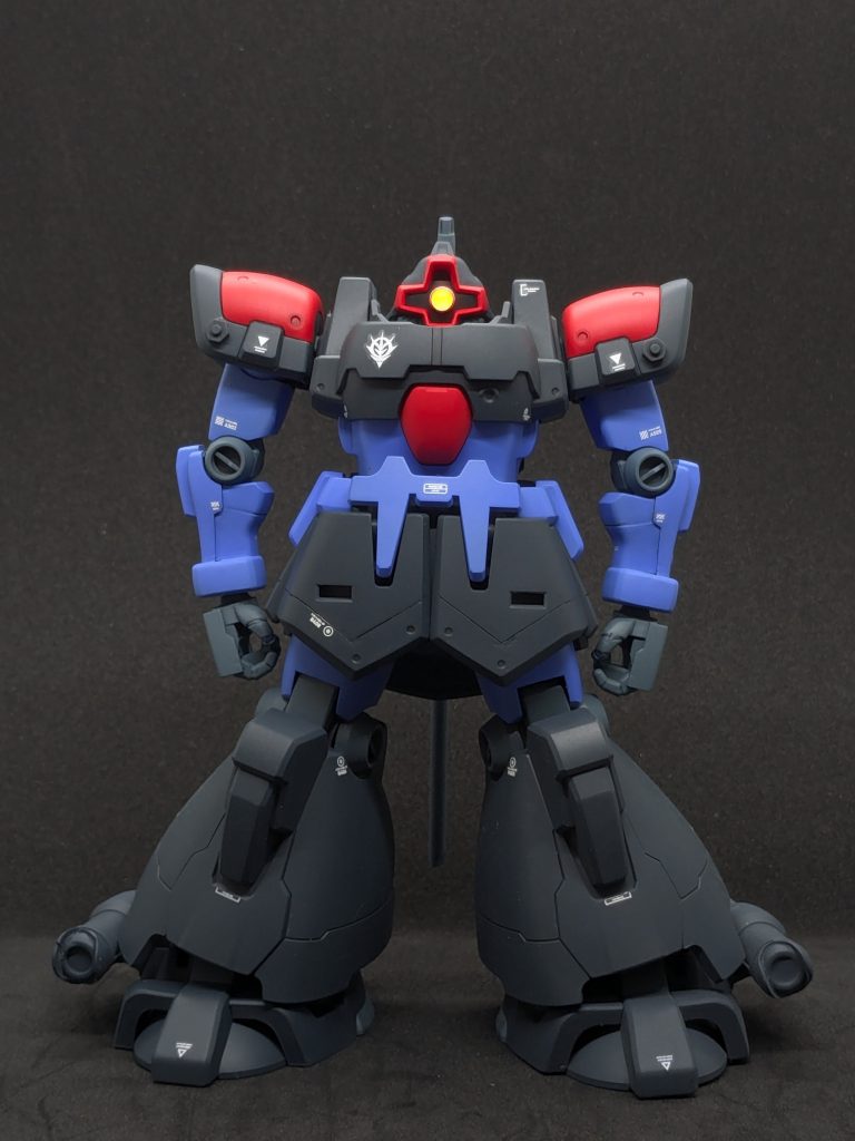 主な改造点肩部をボールジョイント化腹部をボールジョイント化+傾きを追加首の接続を斜めに変更モノアイをメタルパーツに変更し、ネオジム磁石で取り付けヴァリアブルポットからシールドを小改造したのち流用ヒートサーベルの差し替えパーツを追加+マウント位置変更スジ彫り合わせ目消し紛失したパーツを別物に変更
