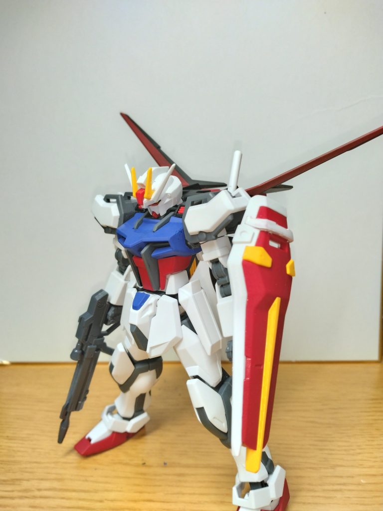 塗装は基本的に水性塗料を使用してます。（白とグレーの部分は初めてにしてはあまりにもパーツが多かったので塗装してません…）
