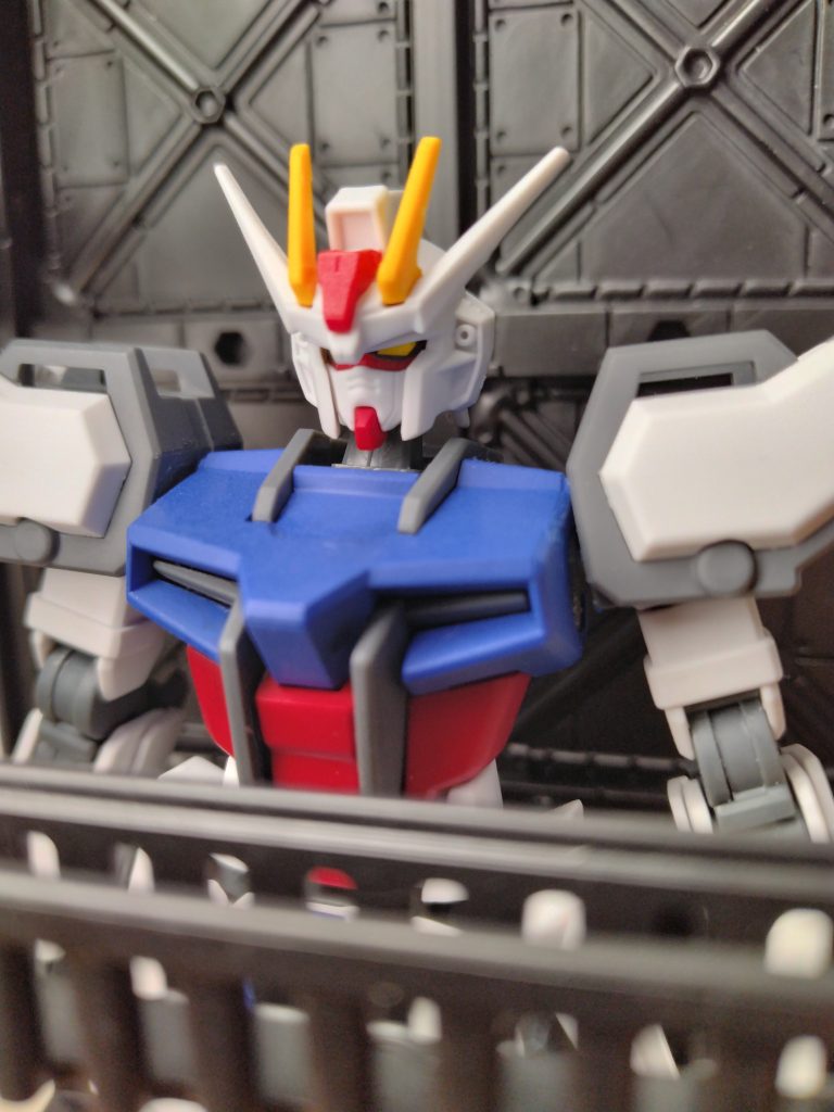 自分の中でストライクはずっとキラを守り続けた機体だと思っていて、イージスとの戦いでもキラだけは守ろうとするその信念に感動して、ガンプラを作り始めた頃からずっとストライクは作ろうと思っていたほどでした。