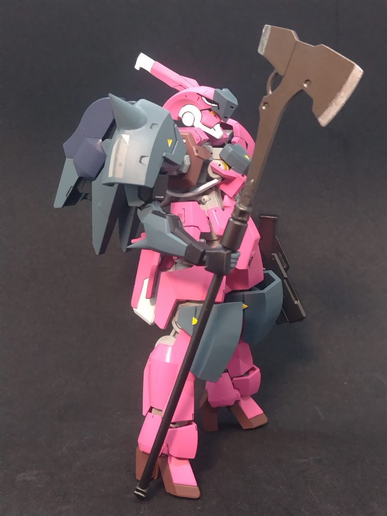 武装はロングポールアックス(グレイズアックスを流用)80mmハンドガン(漏影より)