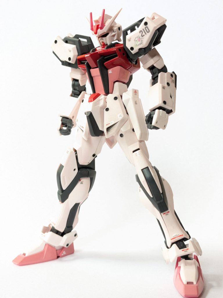 素体のルージュで。前回触れたように丸モールドで戦闘機らしいディテールを追加しました。