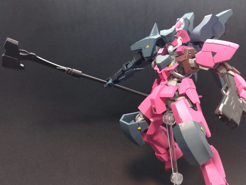 タービンズの依頼で襲撃されている輸送船を援護へ。アミダの頼みで598も同行してクタンで出撃。数で圧倒され戸惑う598をよそに出撃する流星号。