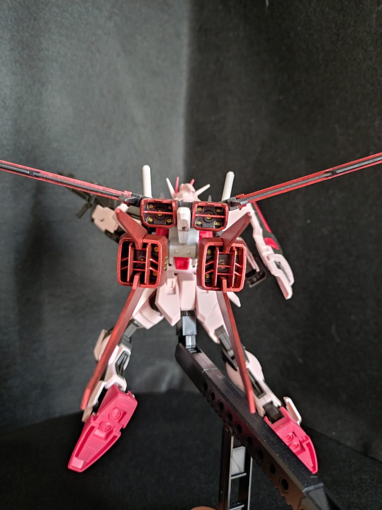 背面。すき間を塗るのが大変です。