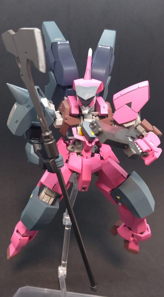 石突き(ポールの柄先)で突く!