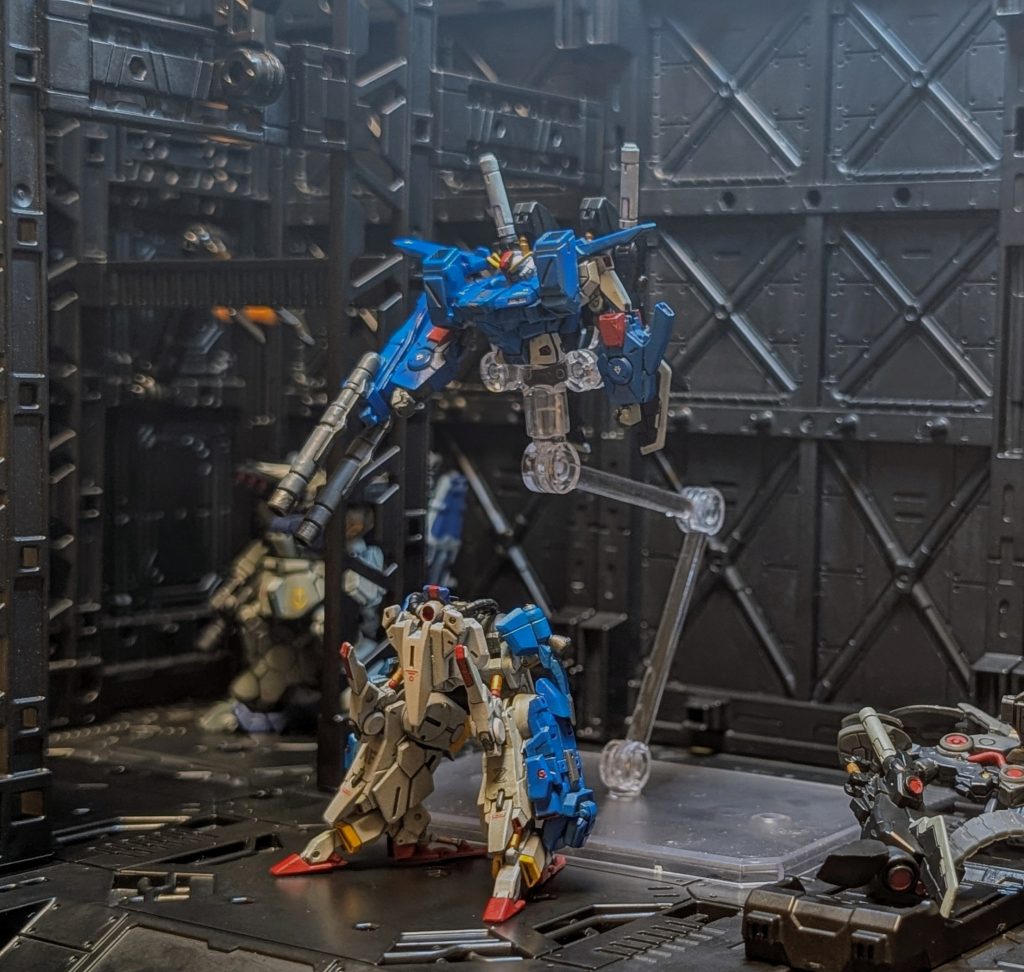 最後に無駄な拘りとしてAパーツとBパーツはネオジム磁石の接続にしたので、このように分離ができます🤤笑好きなMSを3つ挙げろと言われたら必ず入るくらいに好きなフルアーマーZZのアーティファクトでの再現だったので今回はかなり気合い入れて作りました💪🔥横に寝そべっているのはCパーツってことになるかな🤣👍