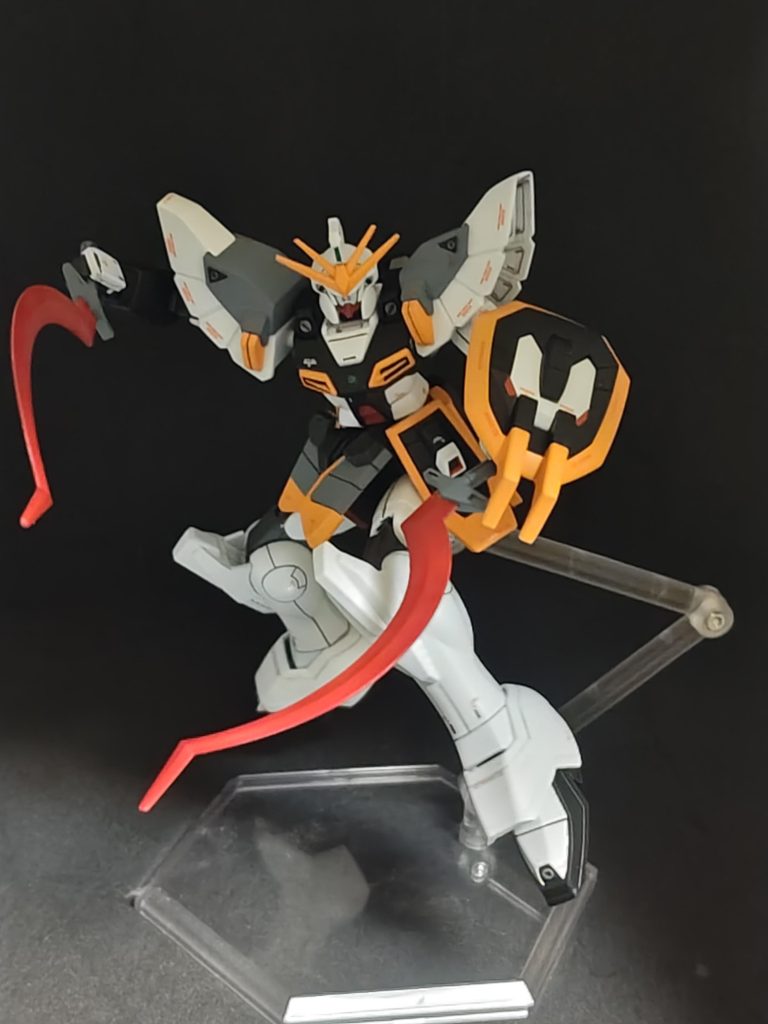 ヒートショテルのシャープ加工とかスカート裏側の塗装とかすればよかったなぁと。久々にガンダム型作りました。次はマグアナックですかね。（たぶん）