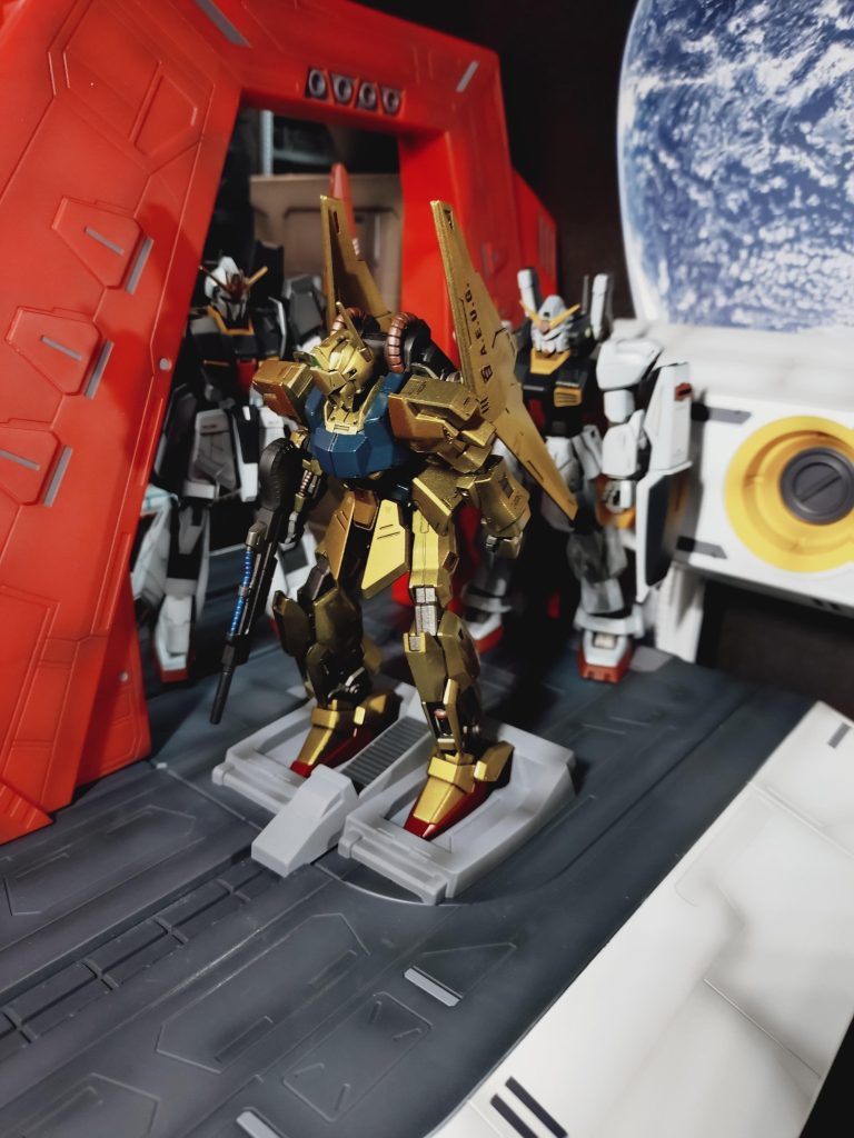 素組して放置していたZシリーズ、全塗装、デカール貼りの簡単仕上げで、やりたかった出撃シーンをアナログ撮影で実現 