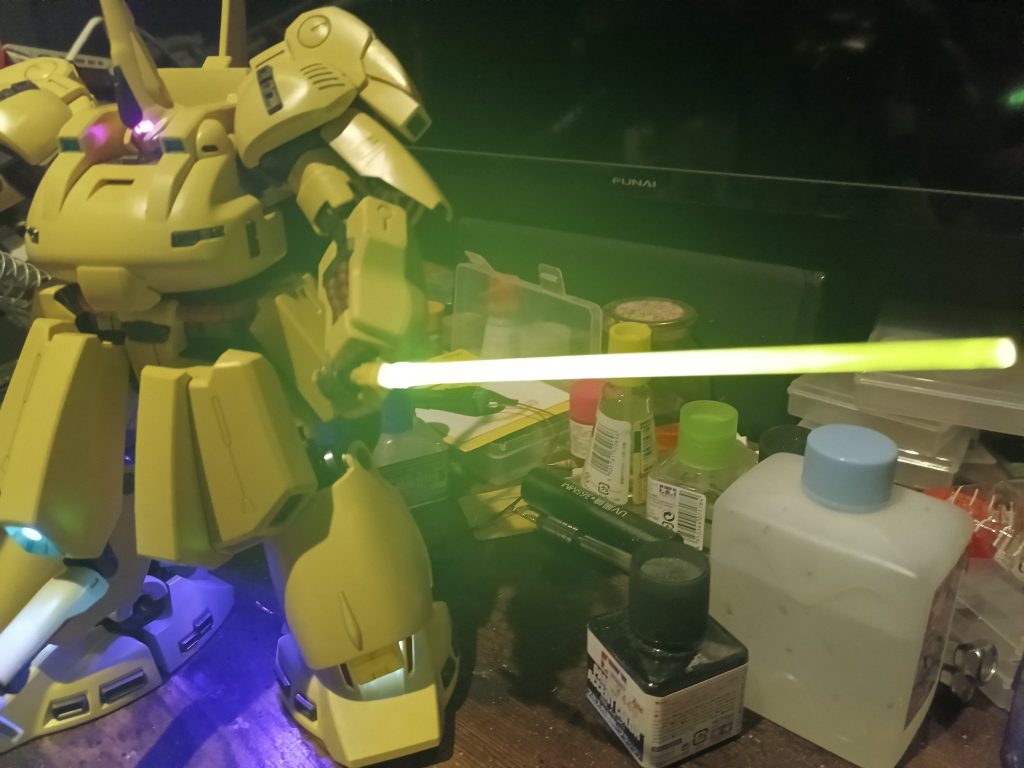 ビームソードはイイ感じに光ってます👍