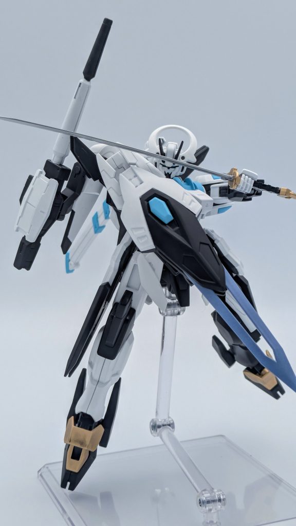 ガーベラ・ストレート、ビームサーベル展開。シールドから発振するビームサーベルと、ガーベラ・ストレートという、若干癖のある近接武器をチョイス。