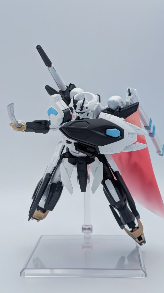 ビームマント発振。これは塗装するにもダメそうな予感がしたのでそのままです。それにしても、シュバルゼッテにマントは似合いますね〜